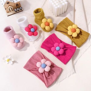 Elastisches Baby-Stirnband und Socken-Set mit 3D-Plüschblumen in verschiedenen Farben