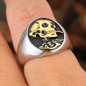 Men's punk skull signet ring in retro stainless steel with gold pattern on black base
