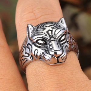 Vintage stainless steel tiger head ring with cracked texture and antique finish for men
