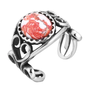 Bague vintage ajustable avec pierre marbrée rouge et gravures en argent vieilli