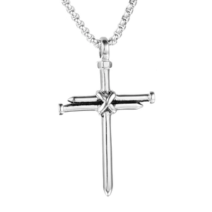 Collier pendentif croix en acier titane style punk avec deux clous et chaîne boîte