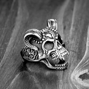 Vintage gothic ram skull ring for men in oxidized silver stainless steel punk style