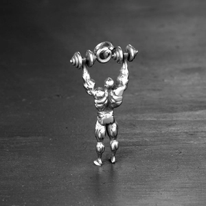 Ciondolo atleta fitness in acciaio inossidabile argento che solleva un bilanciere sportivo
