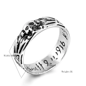 Anillo de calavera vintage en acero inoxidable con grabado gótico de 6mm de ancho