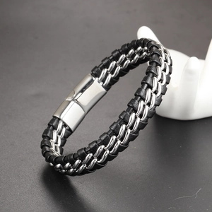 Bracciale da uomo in pelle nera intrecciata con inserti a doppia catena in metallo argento