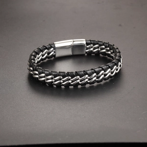 Bracciale da uomo in pelle nera intrecciata con maglie di catena in metallo argento