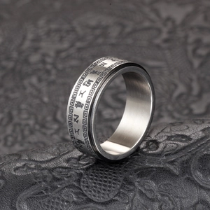 Bague rotative vintage en acier titane brossé avec caractères de mantra gravés