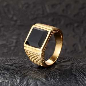 Bague pour homme en acier inoxydable doré avec zircon noir et texture brique