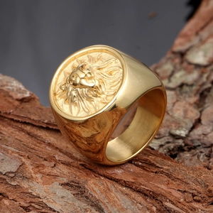 Vintage gold lion head signet ring for men made of durable stainless steel