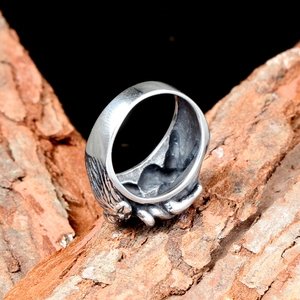 Bague lion rétro pour homme en acier inoxydable avec finition argentée vieillie sur écorce