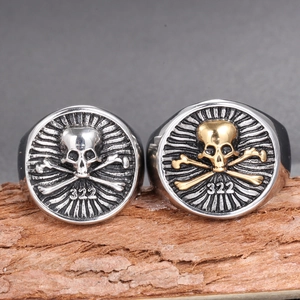 Vintage pirate skull rings for men in stainless steel with 322 engraving on wood base