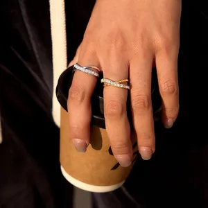 Bague Entrelacée en Acier Inoxydable avec Strass pour Femme Plaqué Or Argent Géométrique Bague Réglable Bijoux