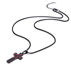 Collier croix en acier inoxydable noir mat avec motif de couture de baseball rouge
