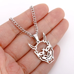 Collier avec pendentif masque Hannya en acier inoxydable argenté et design découpé