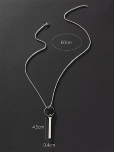 Vue detaillee du pendentif barre argentee et chaine box avec dimensions 60cm