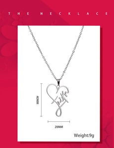 Détail du pendentif cœur faith argenté avec dimensions de 40 mm de hauteur et 28 mm de large