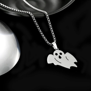 Collana con ciondolo a fantasma di Halloween in acciaio inossidabile argento con catena chic
