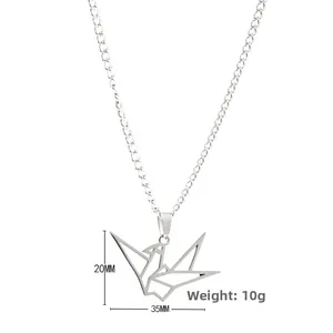 Gedetailleerde afmetingen van de zilveren roestvrijstalen origami kraanvogel ketting