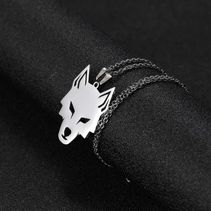 Collier avec pendentif tête de loup géométrique en acier inoxydable argenté