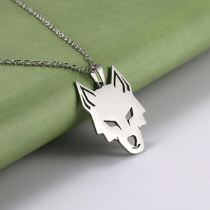 Collier Pendentif Tête de Loup Géométrique Ajouré en Acier Inoxydable pour Hommes Bijoux Animaux Style Punk Cadeau Argent