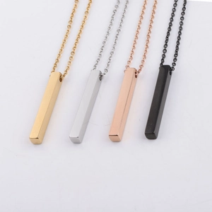 Colliers avec pendentif rectangulaire en acier inoxydable poli en quatre couleurs