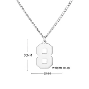 Détail montrant les dimensions du collier chiffre 8 argenté, 30 mm de haut et 15 mm de large