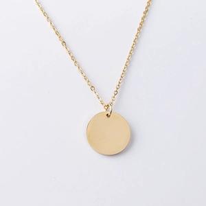 Collana minimalista in acciaio inossidabile dorato con ciondolo a disco e catena O