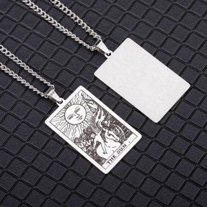 Collar de tarot vintage en acero inoxidable con colgante rectangular de la carta El Sol