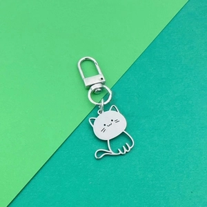 Porte-clés minimaliste en forme de chat en acier inoxydable avec boucle en métal poli