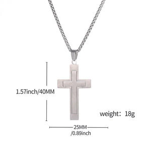 Collier avec pendentif croix en acier inoxydable argenté au design épuré à double couche