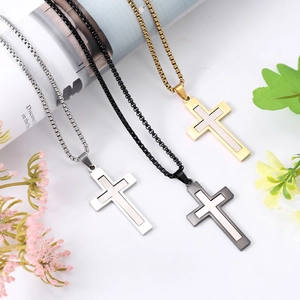 Pendentifs croix minimalistes en acier inoxydable en argent, noir et or avec design multicouche