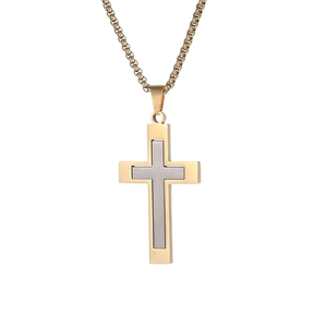 Détail du pendentif croix double couche bicolore en acier inoxydable doré et argenté