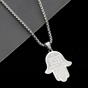 Pendentif Main de Fatma en acier inoxydable vintage avec gravure hébraïque et relief de ville