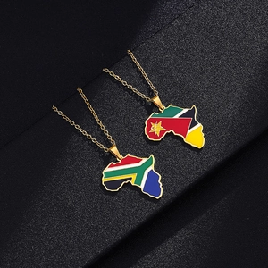 Collares de mapa de África dorados con banderas de Sudáfrica y Mozambique en acero