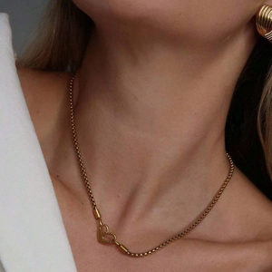 Collier cœur en acier inoxydable plaqué sous vide avec chaîne maille box pour femme