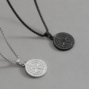 Collar con colgante de brújula vintage para hombre en acero inoxidable plata y negro