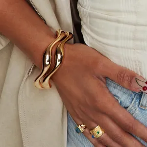 Bracelet Jonc Ouvert à Vagues en Acier Inoxydable Plqué Or 18K pour Femmes Moderne Géométrique Irrégulier Bijoux de Mode Cadeau