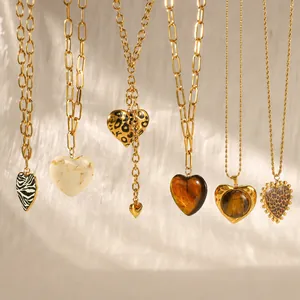 Collana con Pendente a Cuore in Acciaio Inossidabile Vintage per Donna Placcata in Oro con Motivo Leopardato e Zebrato Smaltato Gioielli a Catena a Graffetta Regalo