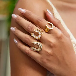 Luxus Edelstahl Hufeisen Ring 18K Vergoldet Perlmutt Strass Eingelegter Mode Schmuck Für Damen
