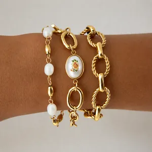 Bracelet Vintage en Acier Inoxydable et Süßwasserperles Avec Pendentif Fleuri Fermoir Cabillot Bracelet Plaqué Or pour Femmes