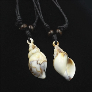 Collier Pendentif Conque en Acrylique Ethnique Avec Corde Tressée Noire Réglable Perles en Bois Bijoux Style Plage Naturelle