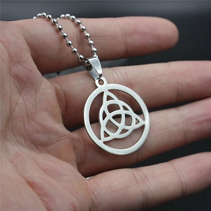 Unisex Edelstahl Halskette mit Keltischem Knoten Anhänger und Kugelkette