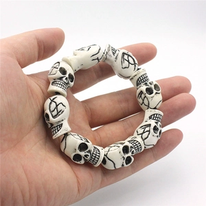 Bracelet extensible à perles crâne punk gothique avec détails de crâne pour Halloween