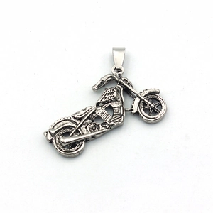 Collier avec pendentif moto en argent antique de style rétro punk pour motards