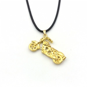 Collier avec pendentif moto dorée vintage et cordon noir pour hommes et femmes