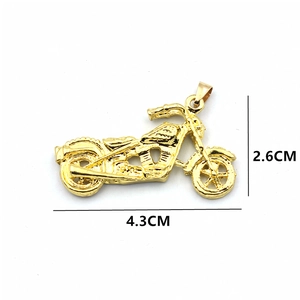 Pendentif moto vintage en argent vieilli style punk avec détails du moteur
