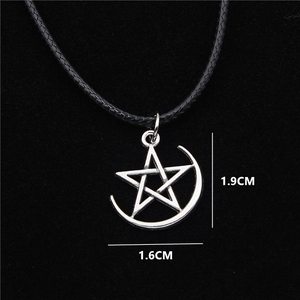 Collana con ciondolo a stella e luna in lega d'argento con cordino in cera nera intrecciato