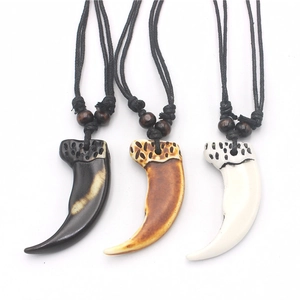 Etnische Tribale Stijl Imitatie Wolfstand Hars Hanger Halsketting Verstelbare Zwarte Gevlochten Touw Houten Kralen Sieraden Voor Unisex