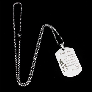 Détail de la silhouette gravée au laser et citation sur le collier militaire en acier