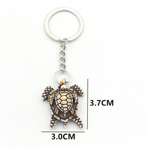 Porte-clés tortue de mer crème avec gravures détaillées et anneau en argent robuste